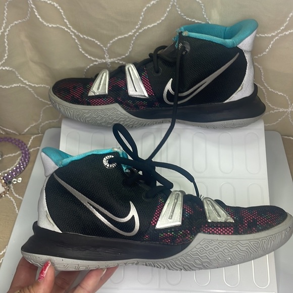 Nike‎ Kyrie 7 " Pixel Camo" size 5 Y - Picture 3 of 10